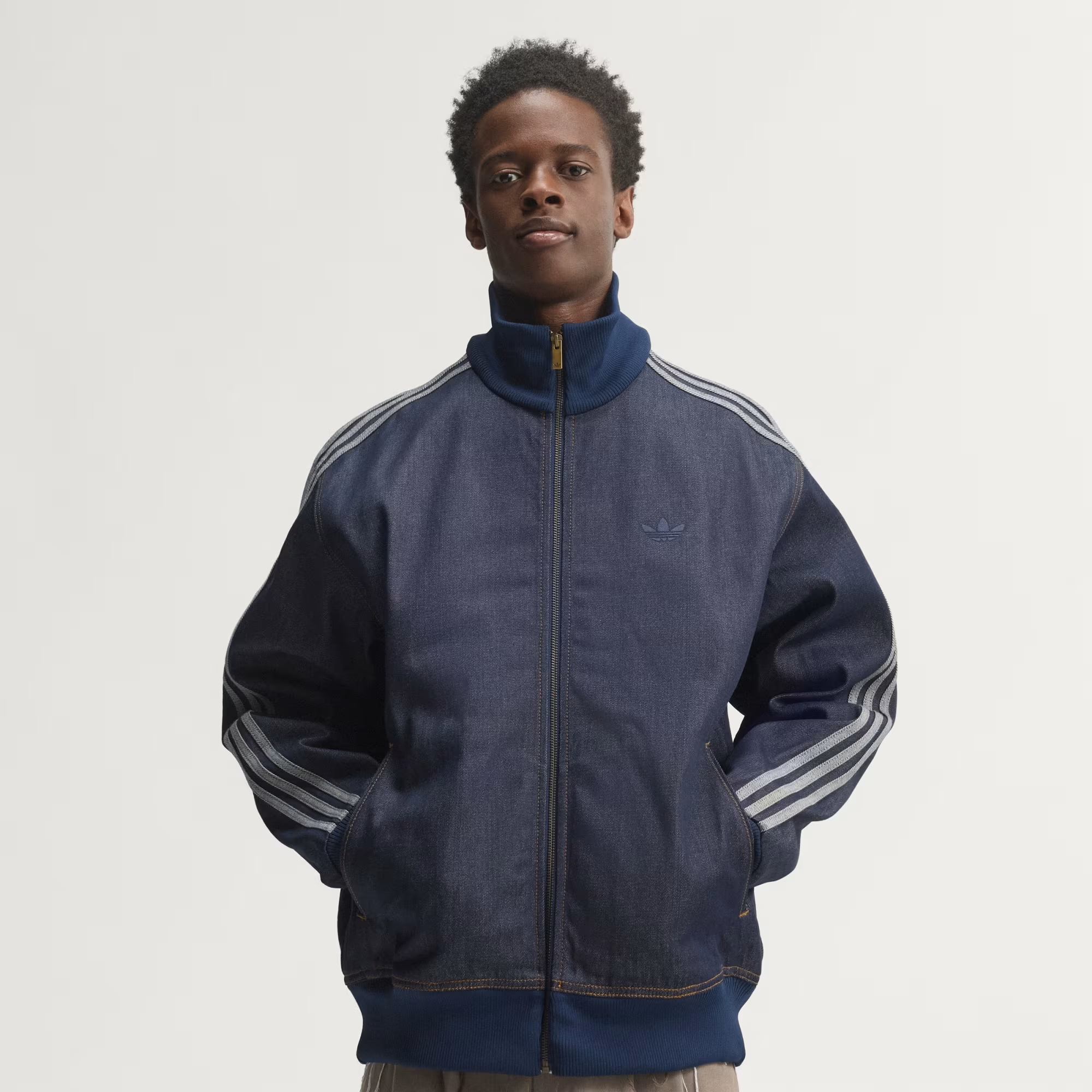 【adidas Originals】男款 Firebird Adicolor Raw Denim 原色丹寧三條線立領運動外套